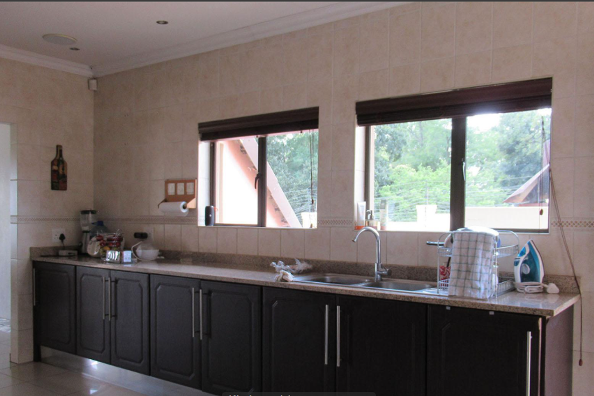 5 bedroom  freehold home  in Horison  Park - Photo 3