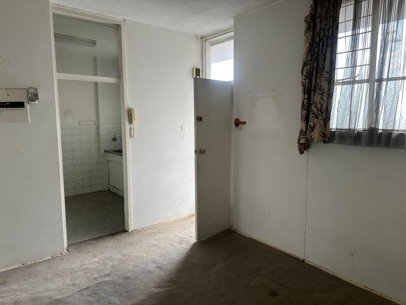 POTENTIAL MEETS POSITION: SPACIOUS 3rd FLOOR 1 BED APARTMENT WITH A VIEW! - Photo 9