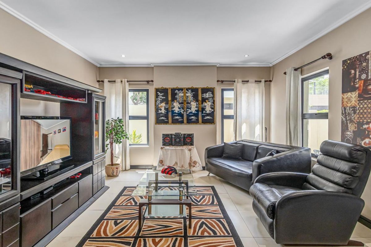 Modern 3-Bedroom Simplex In A Secure Kyalami Willaway - Photo 4