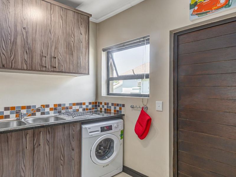 Modern 3-Bedroom Simplex In A Secure Kyalami Willaway - Photo 8