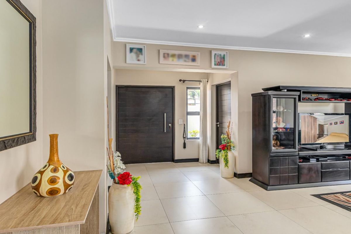 Modern 3-Bedroom Simplex In A Secure Kyalami Willaway - Photo 3