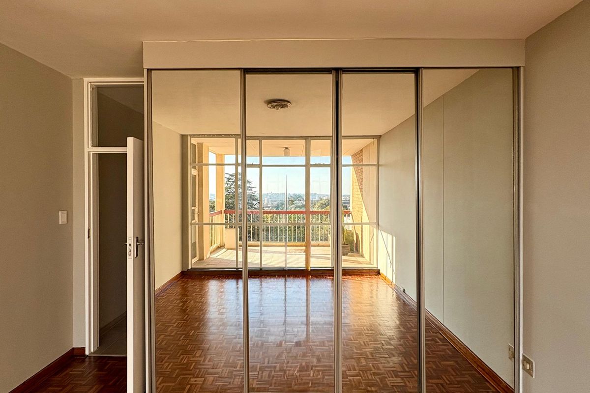 Apartment For Sale In Johannesburg - Photo 2