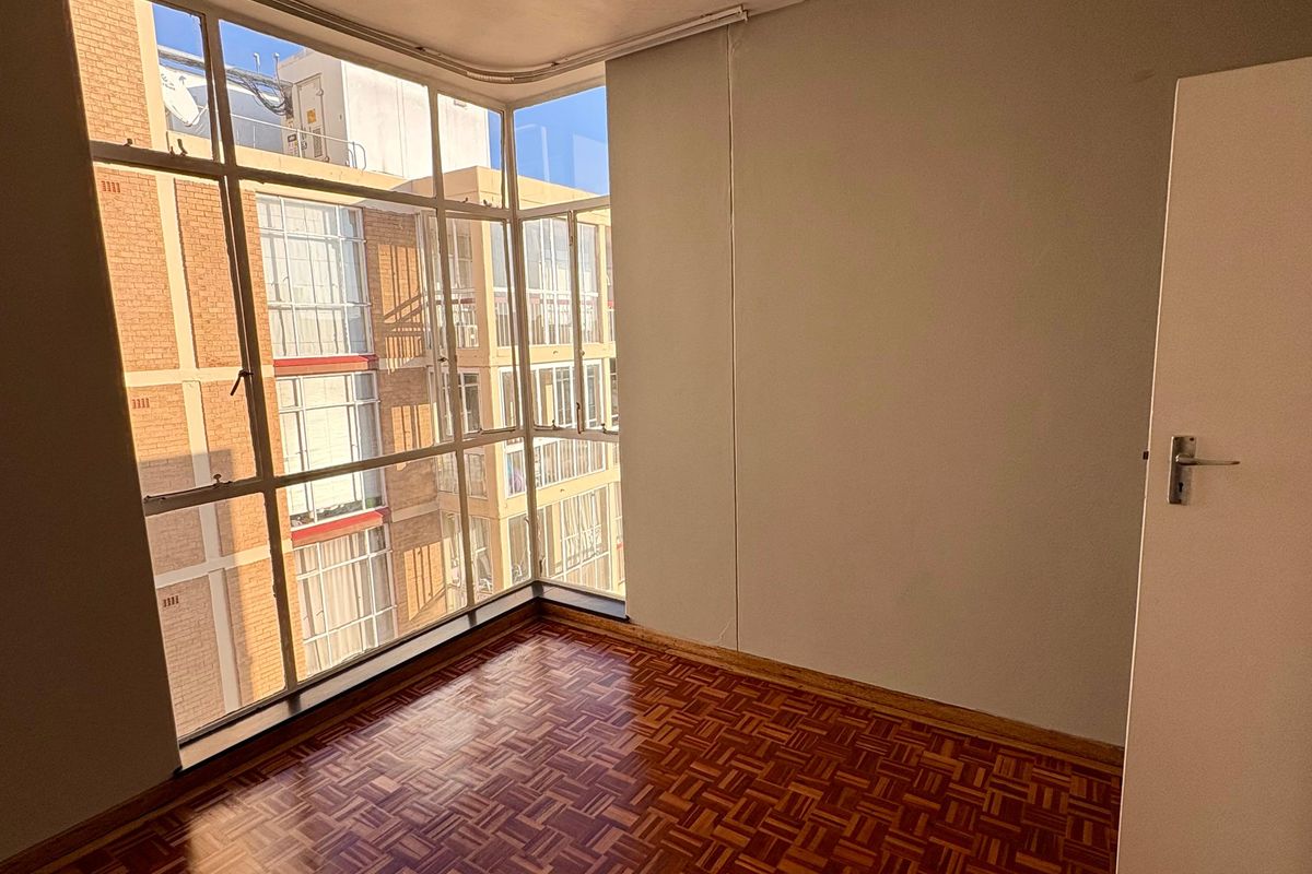 Apartment For Sale In Johannesburg - Photo 5