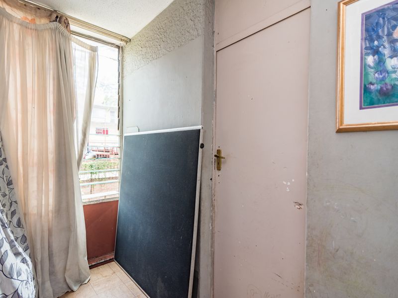 RENOVATION-READY APARTMENT OPPORTUNITY - Photo 9
