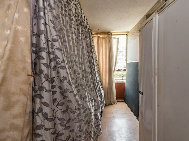 RENOVATION-READY APARTMENT OPPORTUNITY - Photo 8