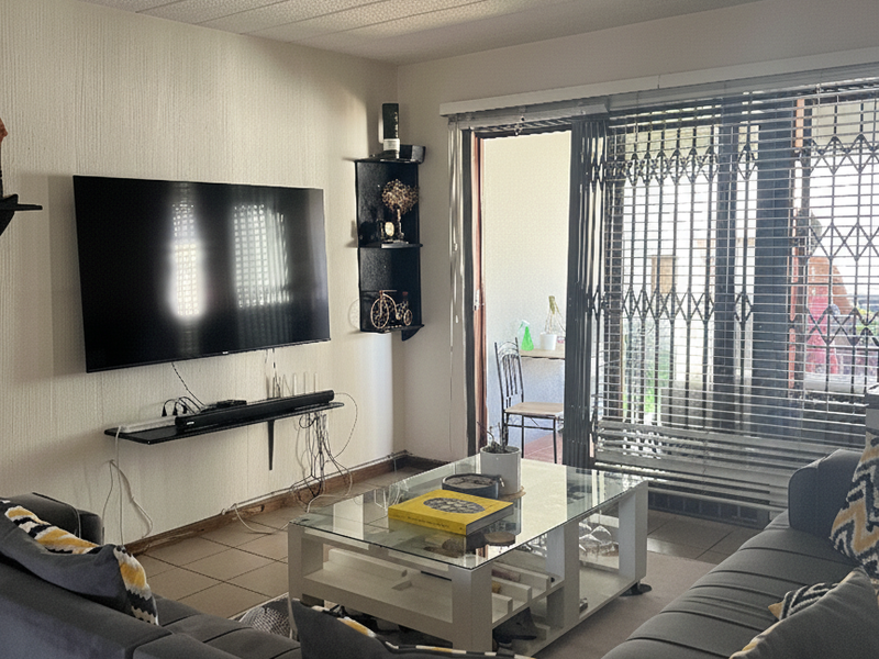 Modern 1-Bedroom Apartment for Sale in Morningside - Photo 2