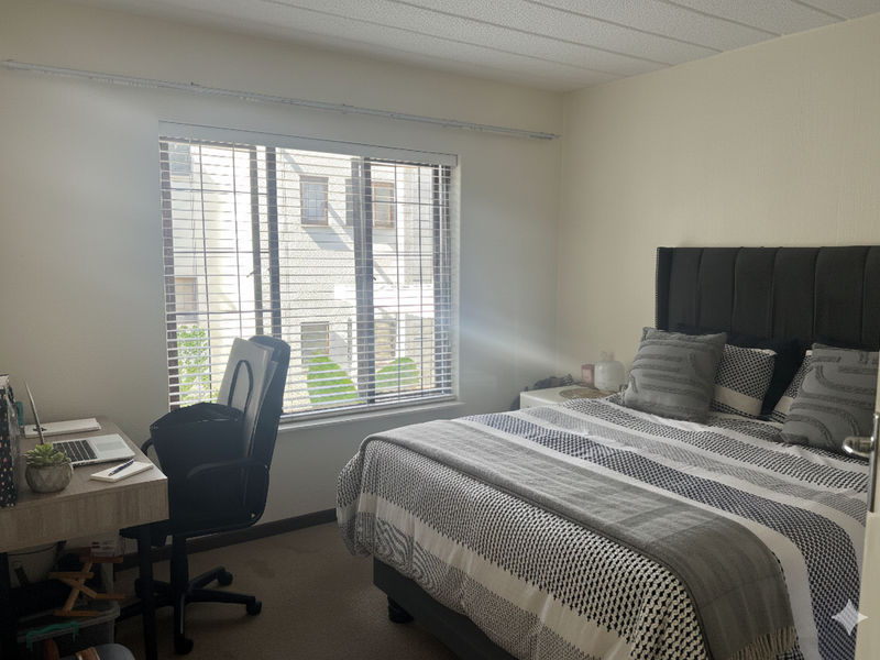 Modern 1-Bedroom Apartment for Sale in Morningside - Photo 6