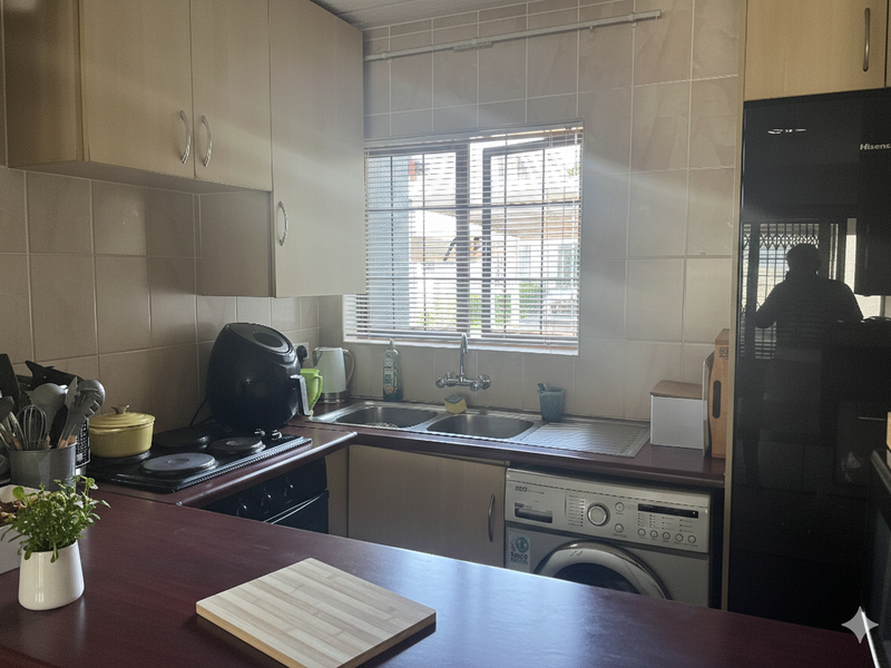 Modern 1-Bedroom Apartment for Sale in Morningside - Photo 4