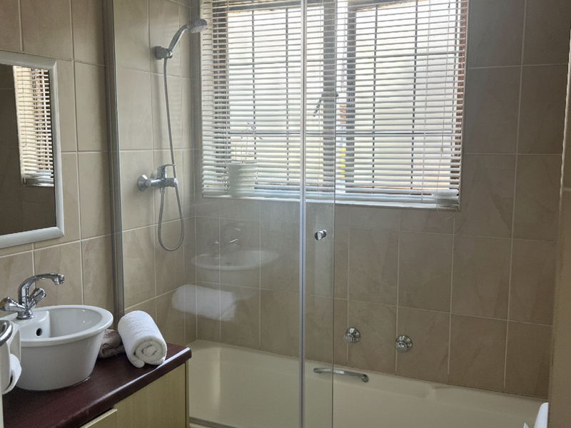 Modern 1-Bedroom Apartment for Sale in Morningside - Photo 5