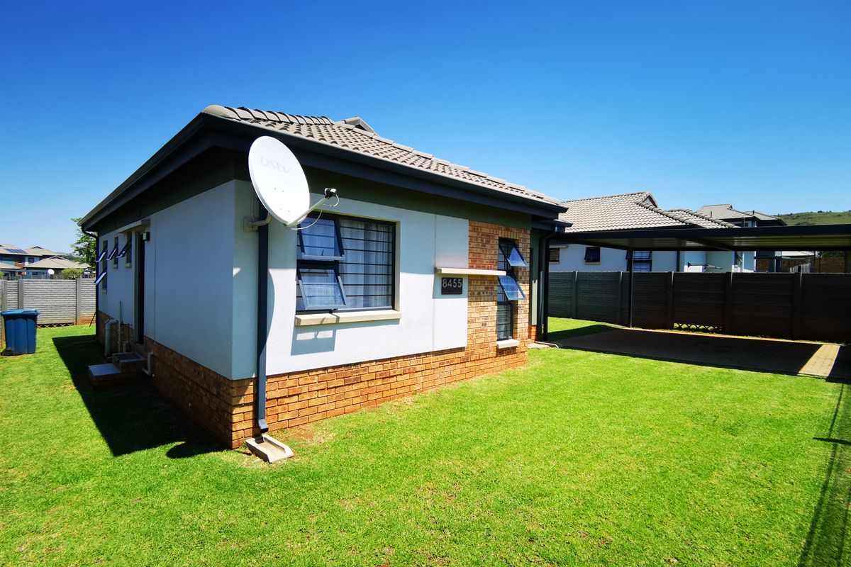 Secure & Spacious 3-Bedroom Family Home with Low Levies - Photo 2