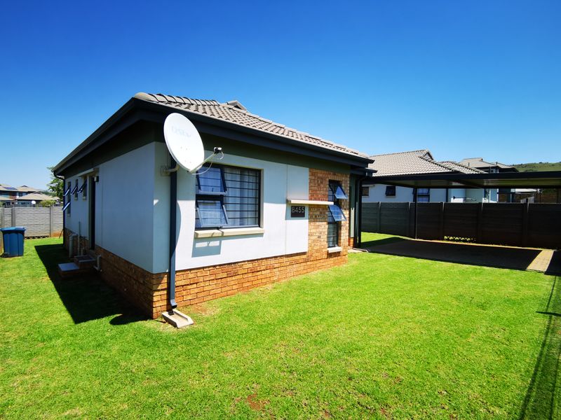 Secure & Spacious 3-Bedroom Family Home with Low Levies - Photo 2