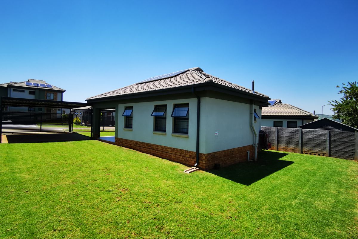 Secure & Spacious 3-Bedroom Family Home with Low Levies - Photo 4