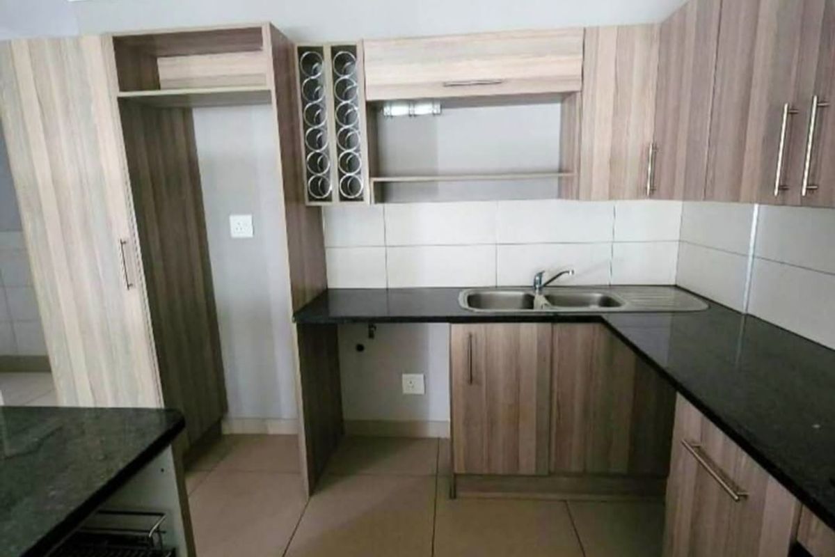 Welcome Home to Your Dream Apartment in Fourways, Sandton! - Photo 5