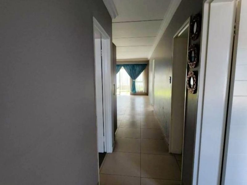 Welcome Home to Your Dream Apartment in Fourways, Sandton! - Photo 4