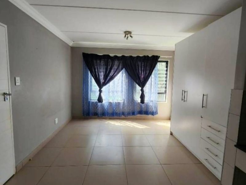 Welcome Home to Your Dream Apartment in Fourways, Sandton! - Photo 10