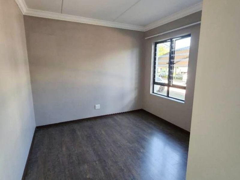 Welcome Home to Your Dream Apartment in Fourways, Sandton! - Photo 9