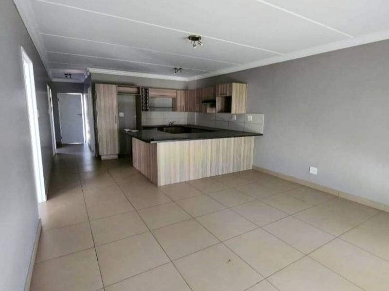 Welcome Home to Your Dream Apartment in Fourways, Sandton! - Photo 7