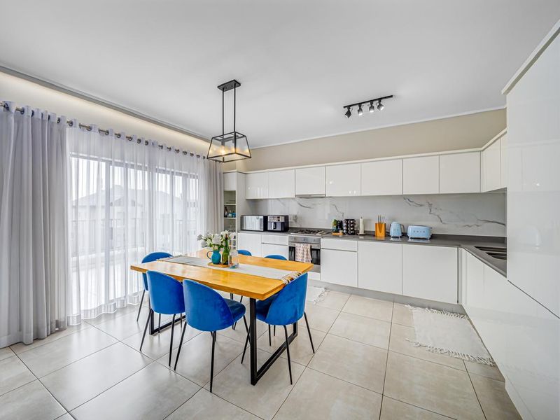 Not Your Average Apartment at The Polofields - Photo 7