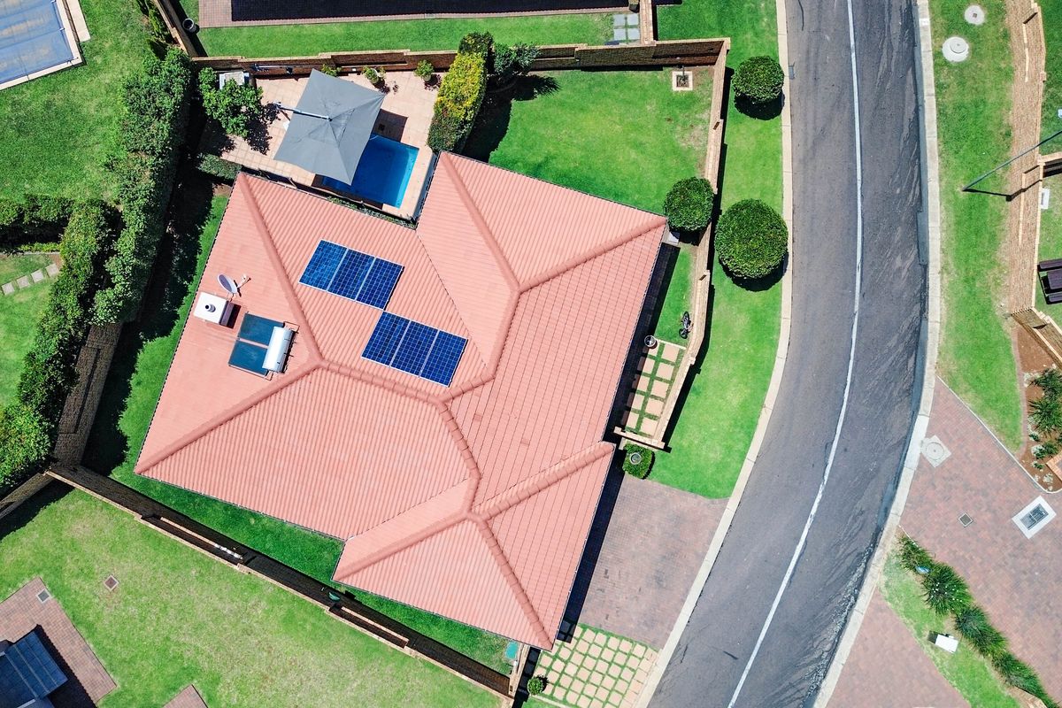 Perfect for family living and convenience! - Photo 3