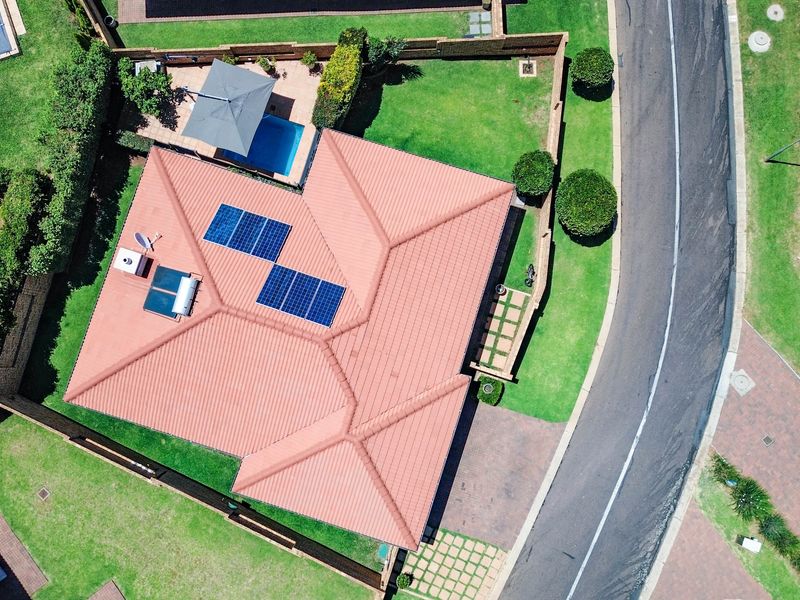 Perfect for family living and convenience! - Photo 3