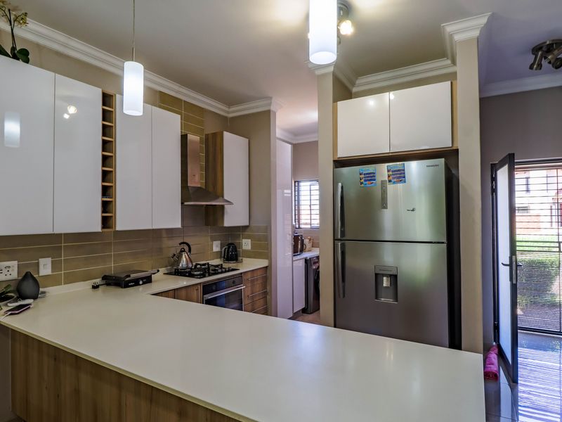 Perfect for family living and convenience! - Photo 9