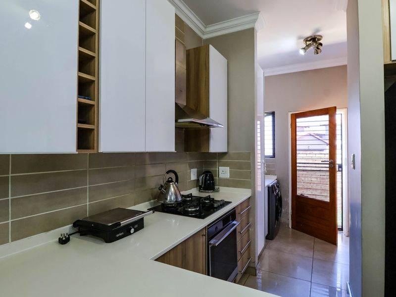 Perfect for family living and convenience! - Photo 8