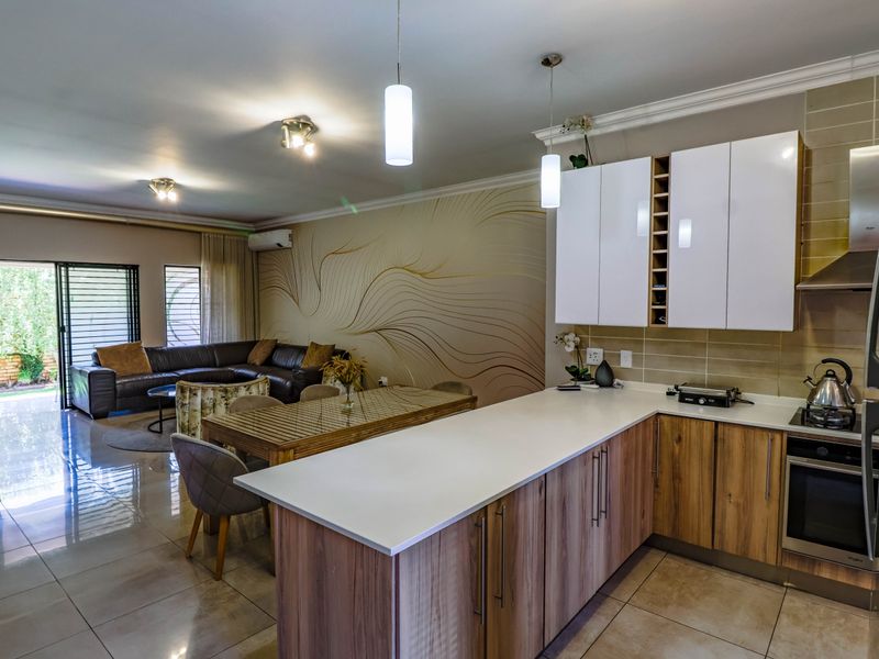 Perfect for family living and convenience! - Photo 7