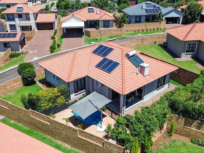 Perfect for family living and convenience! - Photo 4