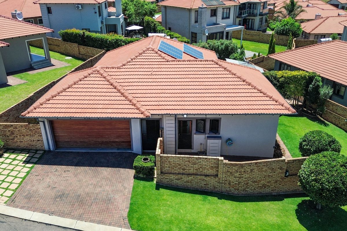 Perfect for family living and convenience! - Photo 2