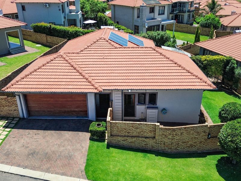 Perfect for family living and convenience! - Photo 2