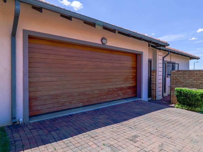 Perfect for family living and convenience! - Photo 5