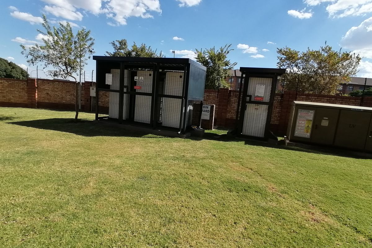 Stunning 2-bedroom apartment on the 4th floor - Photo 3