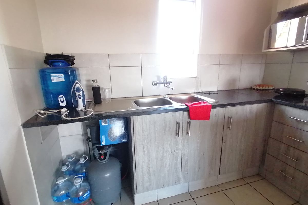 Stunning 2-bedroom apartment on the 4th floor - Photo 5