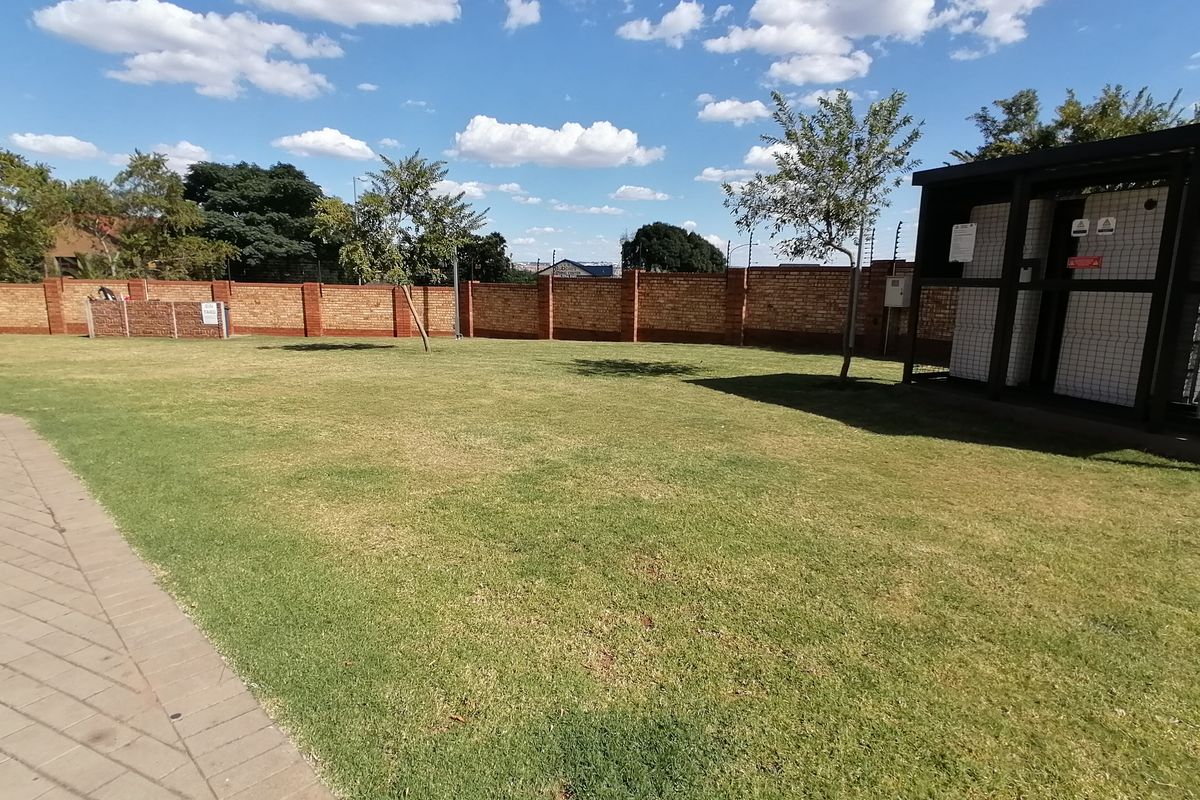 Stunning 2-bedroom apartment on the 4th floor - Photo 2