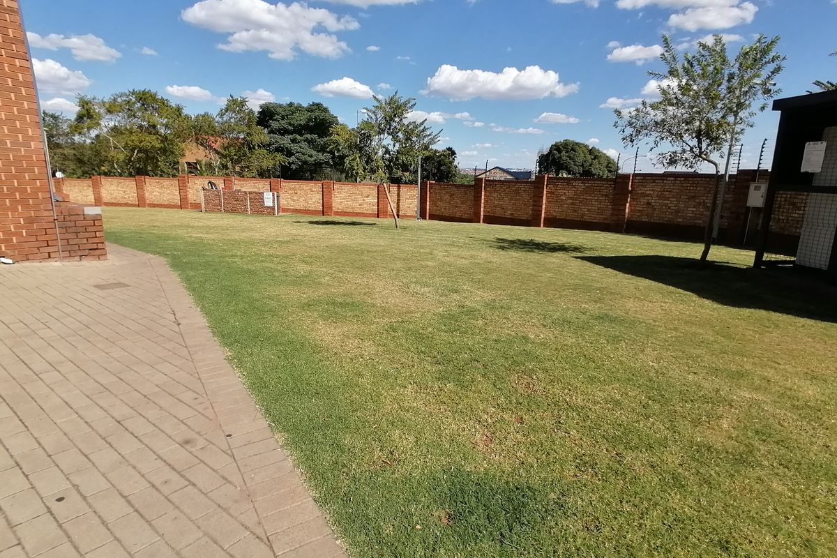 Stunning 2-bedroom apartment on the 4th floor - Photo 4