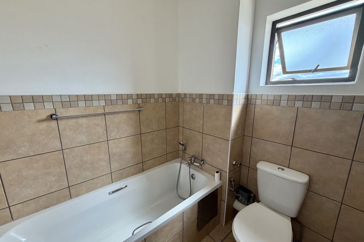 Stunning 2-bedroom apartment for sale in Barbeque Downs, Midrand—modern living in a prime location! - Photo 5