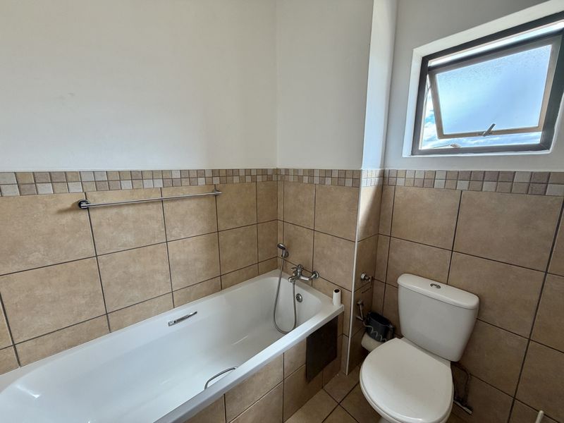 Stunning 2-bedroom apartment for sale in Barbeque Downs, Midrand—modern living in a prime location! - Photo 5