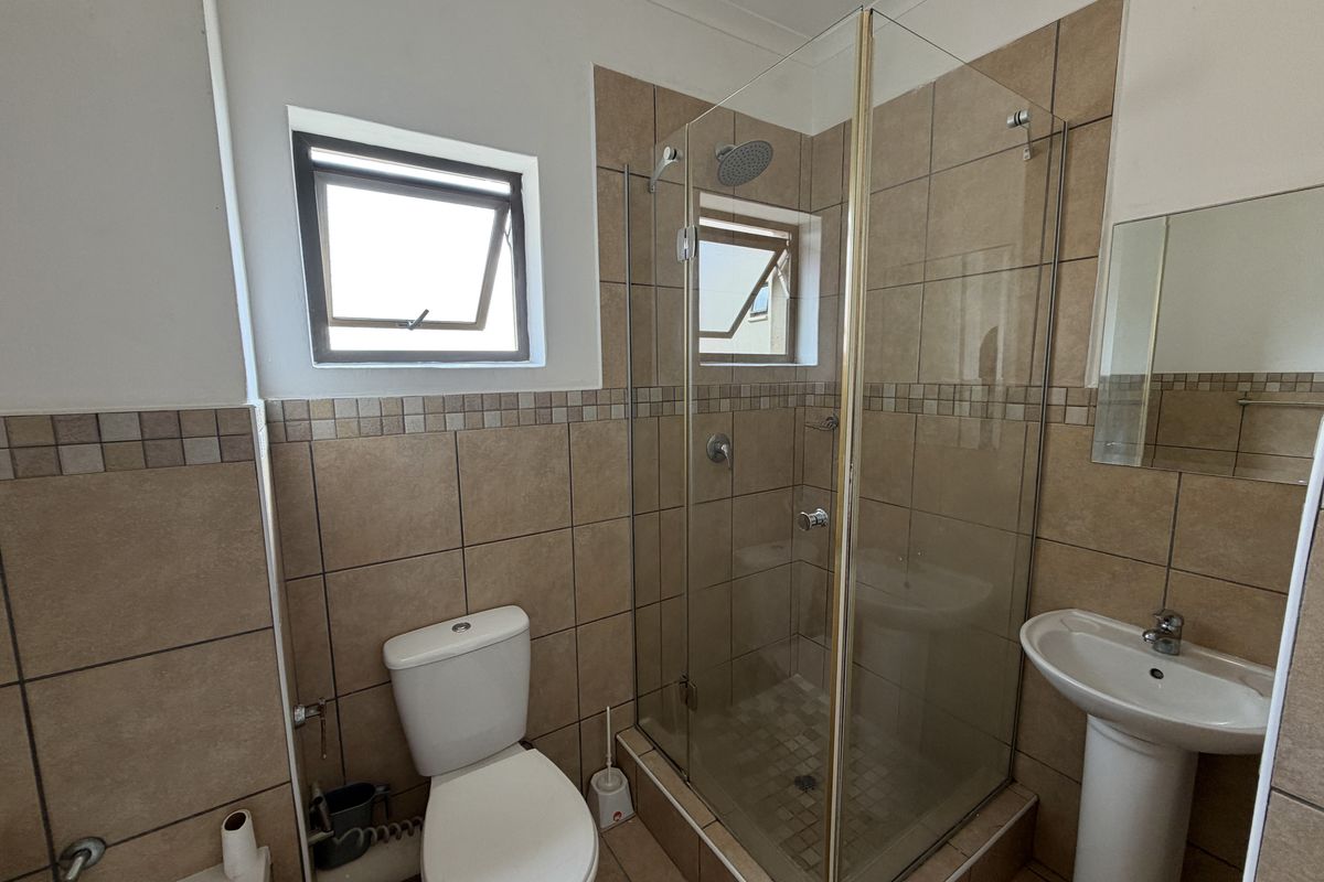 Stunning 2-bedroom apartment for sale in Barbeque Downs, Midrand—modern living in a prime location! - Photo 4