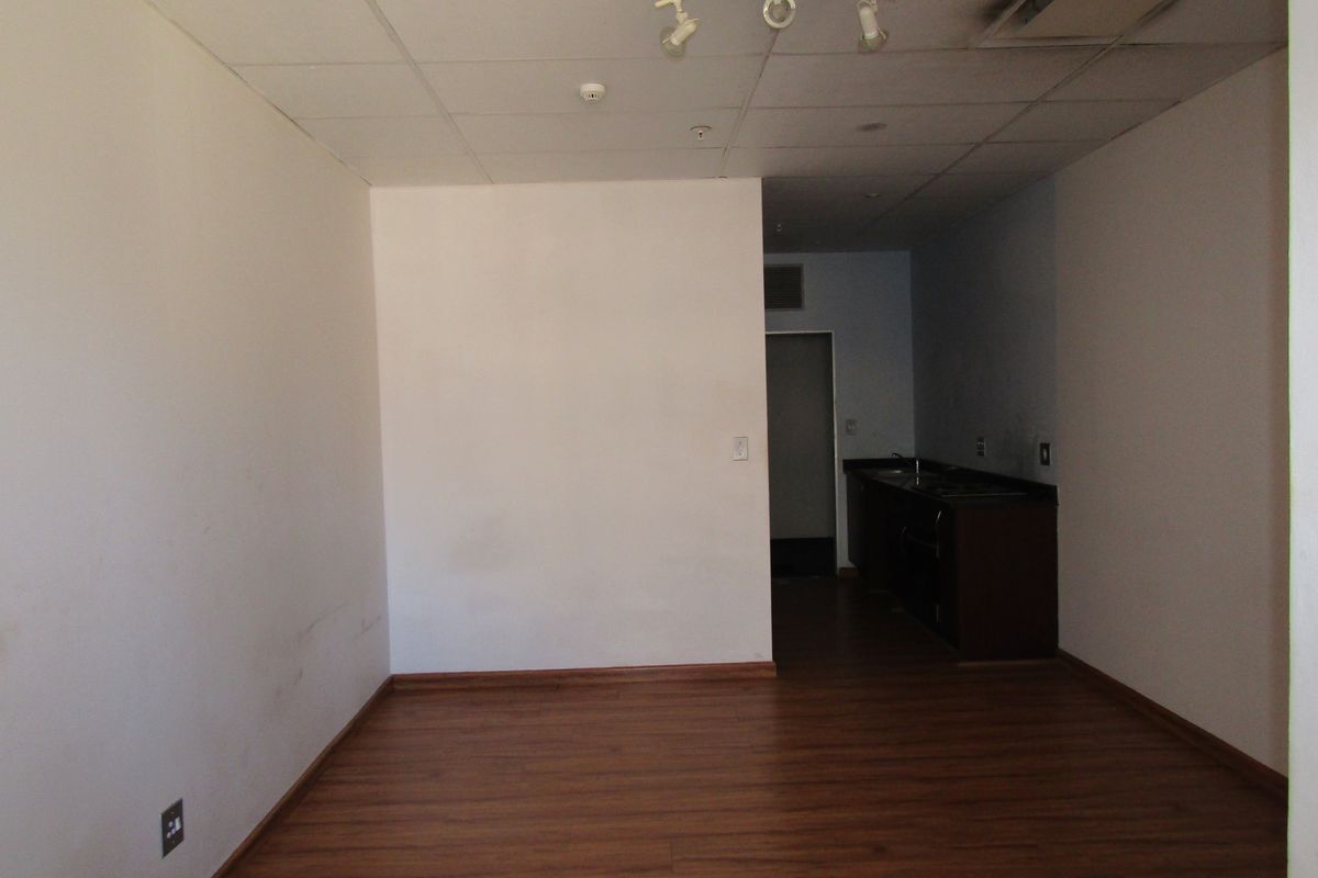 BARGAIN: RENT EXCLUDES WATER AND ELECTRICITY!!! - Photo 2