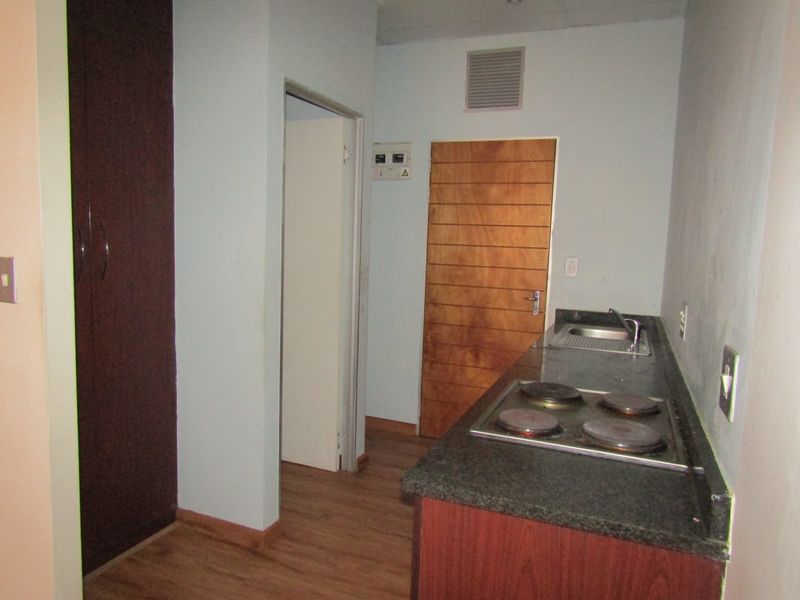 BARGAIN: RENT EXCLUDES WATER AND ELECTRICITY!!! - Photo 6