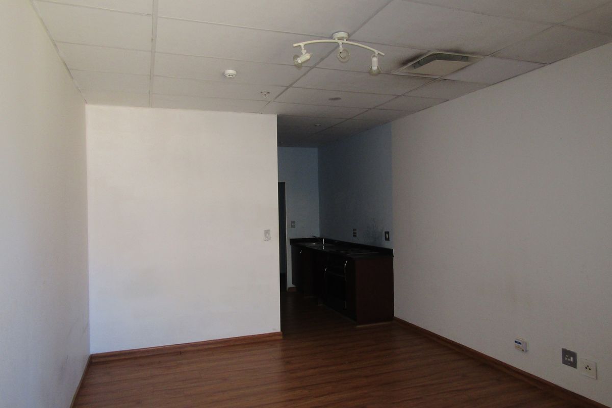 BARGAIN: RENT EXCLUDES WATER AND ELECTRICITY!!! - Photo 3