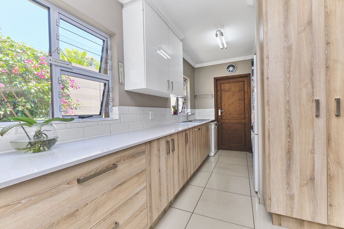 Stunning 3-bedroom house for sale in Woodlands Estate Barbeque Downs, - Photo 4