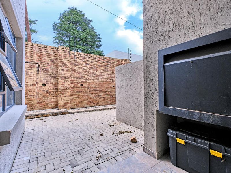 2 Bedroom Apartment For Sale in Kensington B, Randburg - Photo 7