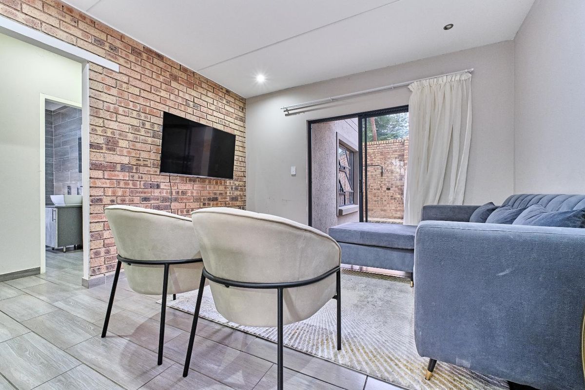 2 Bedroom Apartment For Sale in Kensington B, Randburg - Photo 5