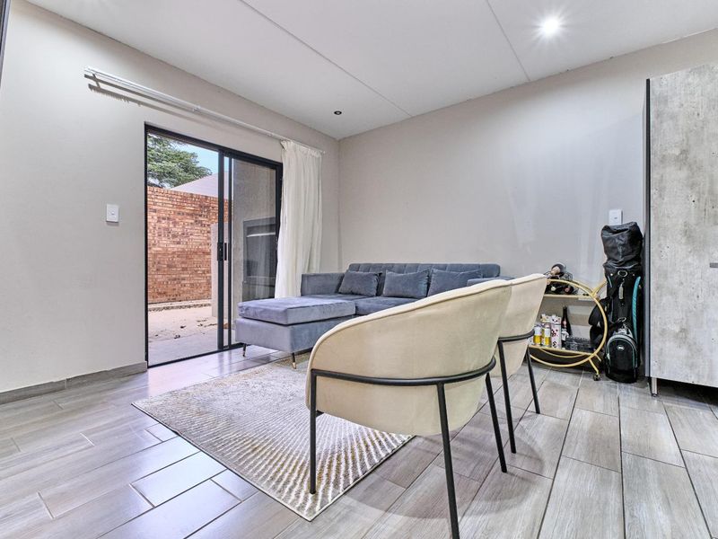 2 Bedroom Apartment For Sale in Kensington B, Randburg - Photo 8