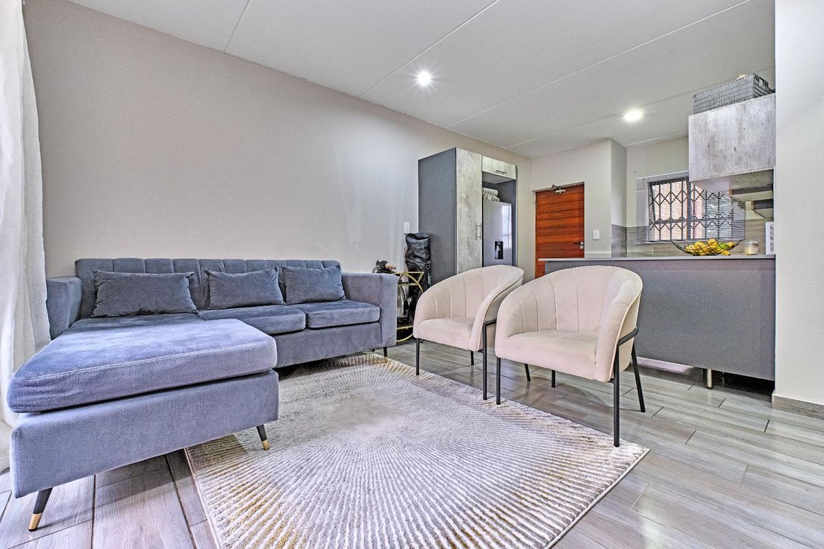 2 Bedroom Apartment For Sale in Kensington B, Randburg - Photo 4