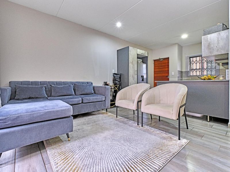 2 Bedroom Apartment For Sale in Kensington B, Randburg - Photo 4