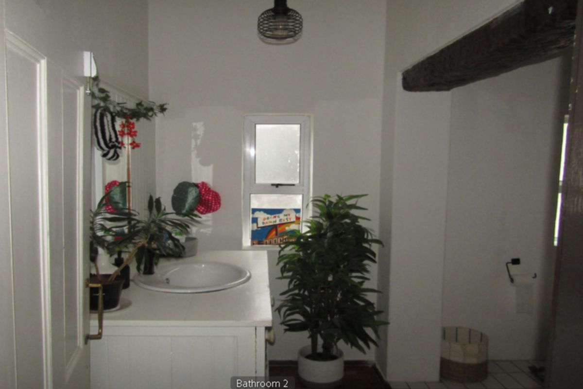 **Property Overview: Charming Family Home in the Heart of Melville** - Photo 4