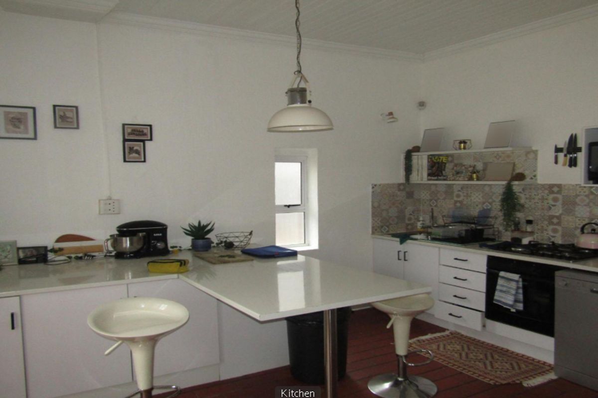 **Property Overview: Charming Family Home in the Heart of Melville** - Photo 2