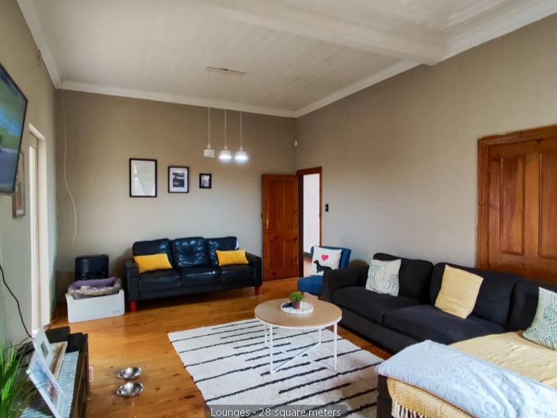 **Property Overview: Charming Family Home in the Heart of Melville** - Photo 10